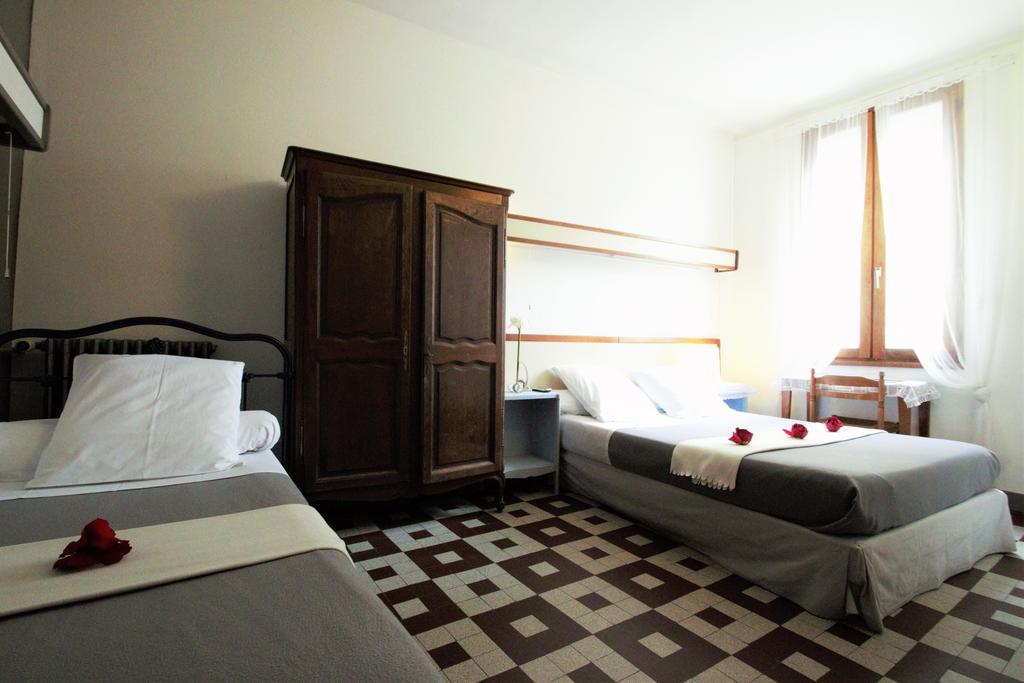 Hotel Innova Cardabella Aviñón Habitación foto
