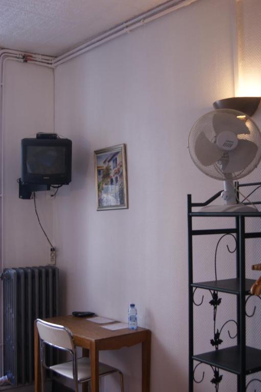 Hotel Innova Cardabella Aviñón Habitación foto